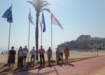 Peñíscola iza las banderas de calidad en la Playa Norte