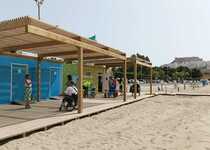 Peñíscola amplía el servicio de baño adaptado para personas con movilidad reducida a las dos playas urbanas
