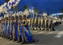 Peñíscola pone el broche final a sus Fiestas Patronales con el majestuoso desfile de salida de la fortaleza de las escuadras de Moros y Cristianos