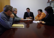 El alcalde recibe la AAPL para avanzar en los preparativos de la recreación de la llegada del Papa Luna a la ciudad