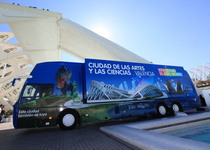 El autobús interactivo de la Ciudad de las Artes y las Ciencias visita Peñíscola