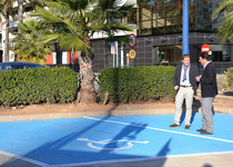 Peñíscola implementa mejoras en las plazas de aparcamiento para personas con discapacidad