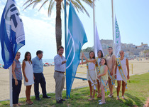 Peñíscola luce banderas y presume de 37 certificaciones de calidad en playas y calas