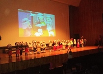 Los escolares del CEIP Jaime Sanz de Peñíscola celebran su festival navideño