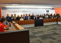 Los alumnos del instituto de Peñíscola conocen el funcionamiento de la administración local de la mano del alcalde