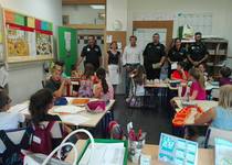 La Policía Local ha entregado los diplomas y certificados a los alumnos de primaria del CEIP Jaime Sanz