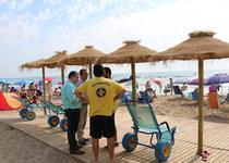 El Ayuntamiento de Peñíscola amplía el servicio del Punto Accesible de la Playa Norte con nuevas zonas de sombra y hamacas adaptadas