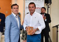 El alcalde de Peñíscola recoge el Premio a la Trayectoria en Comunicación otorgado por adComunica a la ciudad
