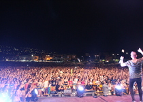 Los 40 Summer Live reúne a alrededor de 20.000 personas en la Playa Sur de Peñíscola