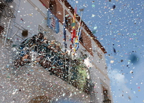Cohetes y confeti para inaugurar las Fiestas Patronales de Peñíscola