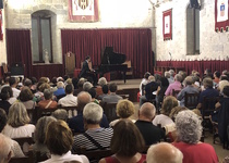 Más de 200 personas disfrutan del recital de piano de Pablo Amorós