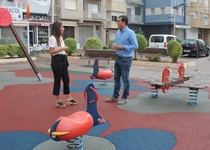 El Ayuntamiento de Peñíscola continúa con las tareas de mantenimiento en parques infantiles