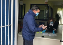 Continúa el reparto de mascarillas a la población en los Servicios Sociales municipales