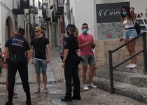 La Policía Local de Peñíscola inicia una campaña informativa para el uso de la mascarilla
