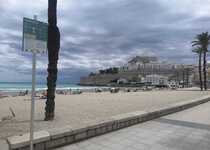 Peñíscola amplía la información sobre seguridad en playas y despliega un dispositivo de más de 70 paneles