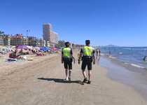 El dispositivo de seguridad de playa en Peñíscola se enfoca en garantizar las distancias y la ubicación de los usuarios a 6 metros de la línea de agua