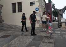 La Policía Local de Peñíscola triplica en verano sus efectivos durante las horas centrales del día con operativos y horas extraordinarias