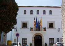 El equipo de gobierno del Ayuntamiento de Peñíscola renuncia a la paga de Navidad en favor del transporte escolar