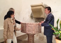 La Iglesia de Santa María recupera la antigua pila bautismal