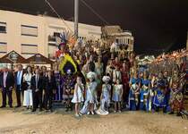 La Asociación Cultural de Moros y Cristianos de Peñíscola celebra su Desfile de Entrada ante miles de espectadores 