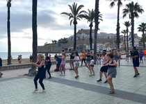 Peñíscola programa deporte y actividades infantiles en su playa y paseo