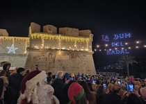 Peñíscola llenará de luz y color su cielo para encender su espectacular alumbrado navideño