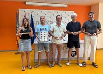 Las danzas de Peñíscola venden pulseras con mensaje para colaborar con el futuro museo de los festejos