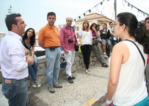 Estudiantes de arquitectura visitan las obras de la muralla renacentista en Peñíscola