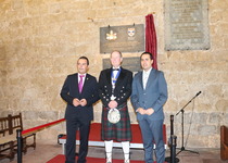 La Asociación de antiguos alumnos de la Universidad de Saint Andrews homenajea al Papa Luna en el Castillo de Peñíscola
