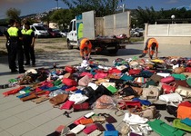 La Policía Local de Peñíscola destruye más de 2000 artículos de top manta 