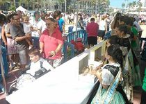 Peñíscola reparte 1800 "pastissets" en el Dia del Turista