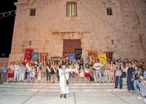 Peñíscola pone el broche final a sus fiestas con los desfiles de Moros y Cristianos