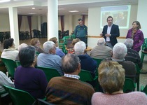 Los mayores reciben una charla sobre el Plan Mayor de Seguridad