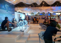 Simuladores de remo en Fitur para promocionar la oferta de deportes náuticos en Peñíscola