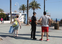 La temporada alta turística dispara en Peñíscola las cifras de servicios humanitarios de la Policía Local