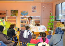 Un cuenta cuentos relacionado con la Navidad cierra el programa anual de animación a la lectura de la Biblioteca Municipal de Peñíscola