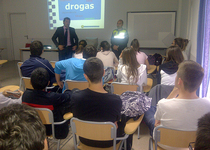 La Policía Local da seis charlas en el IES para la prevención de la drogadicción