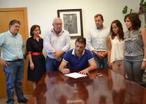 El equipo de gobierno propone destinar el ahorro en los sueldos de la corporación municipal a emergencia social y servicios turísticos