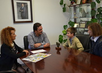 El Ayuntamiento reconoce a Pablo Grau su mérito como ganador del Concurso ¿Qué es un Rey para ti?