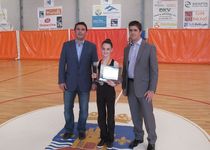 El Ayuntamiento reconoce los méritos de la gimnasta peñiscolana Lía Rovira