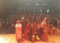 Peñíscola negra arranca la semana con fuerza llenando el Palau de Congressos