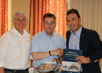 Peñíscola recibe la visita del senador austriaco y presidente de la agrupación que protagoniza la operativa de vacaciones sociales para más de 4000 seniors en la localidad