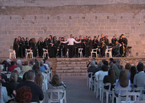 L’Associació Musical Verge de l’Ermitana interpreta música mora i cristiana