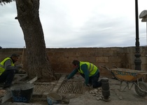 El Ayuntamiento de Peñíscola ha comenzado las obras de reparación y sustitución de la calzada en los viales Atarazanas, Bajada del Bufador y Príncipe, en Casco Antiguo de la ciudad