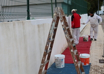 La Brigada Municipal de Obras y Servicios inicia los trabajos de mantenimiento y mejora del recinto deportivo