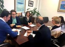 El alcalde de Peñíscola, Andrés Martínez, ha suscrito un convenio con la agrupación local de Cruz Roja española