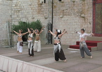 Danza tribal en beneficio de Jonathan