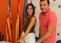 Peñíscola presenta la pulsera "Peñíscola solidaria" de las Fiestas Patronales