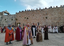Desfile inaugural de "Peñíscola, Ciudad Papal"