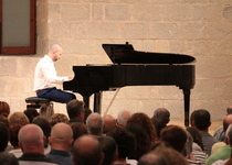 La música de piano regresa al salón gótico de Peñíscola con Joaquín Fabregat Alba